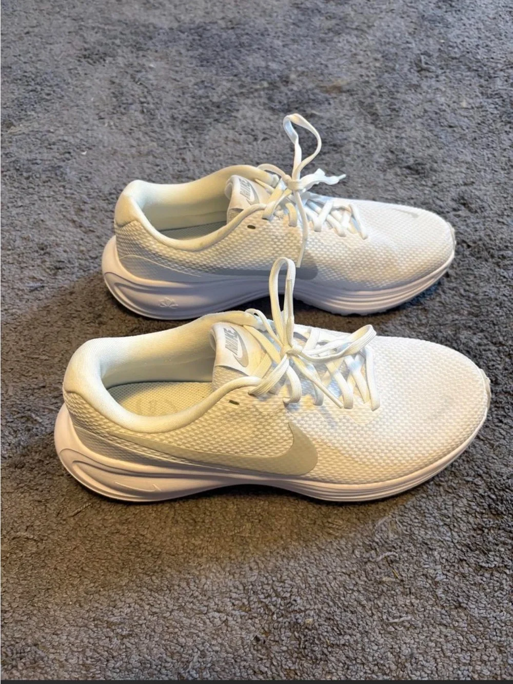 Nike Revolution 8 White Low-Top Mesh Sneakers Size 9